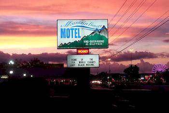 Mountain Breeze Motel