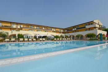 Le Terrazze Sul Lago Residence & Hotel